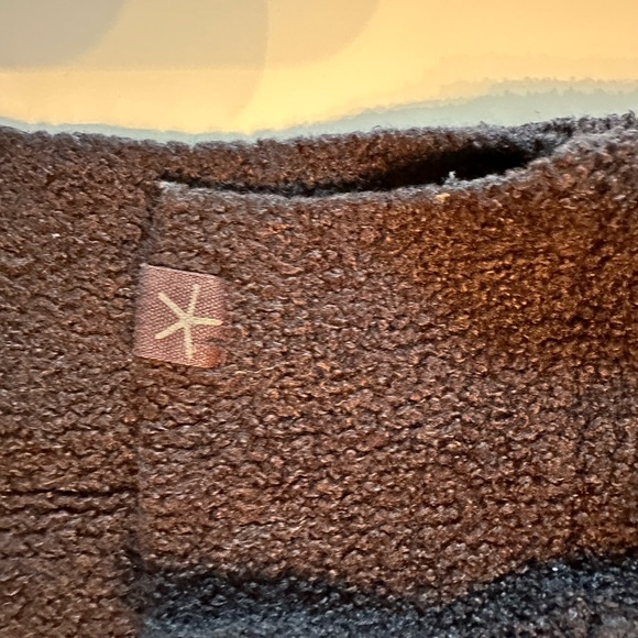 Barefoot Dreams Cozy Chic Lite Raglan Black Fuzzy Front Pocket Pullover S - Picture 4 of 6